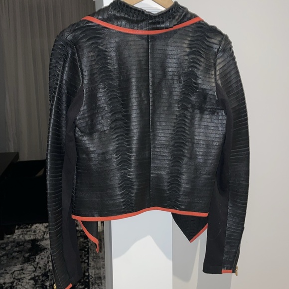 Stylish leather jacket - Picture 2 of 4